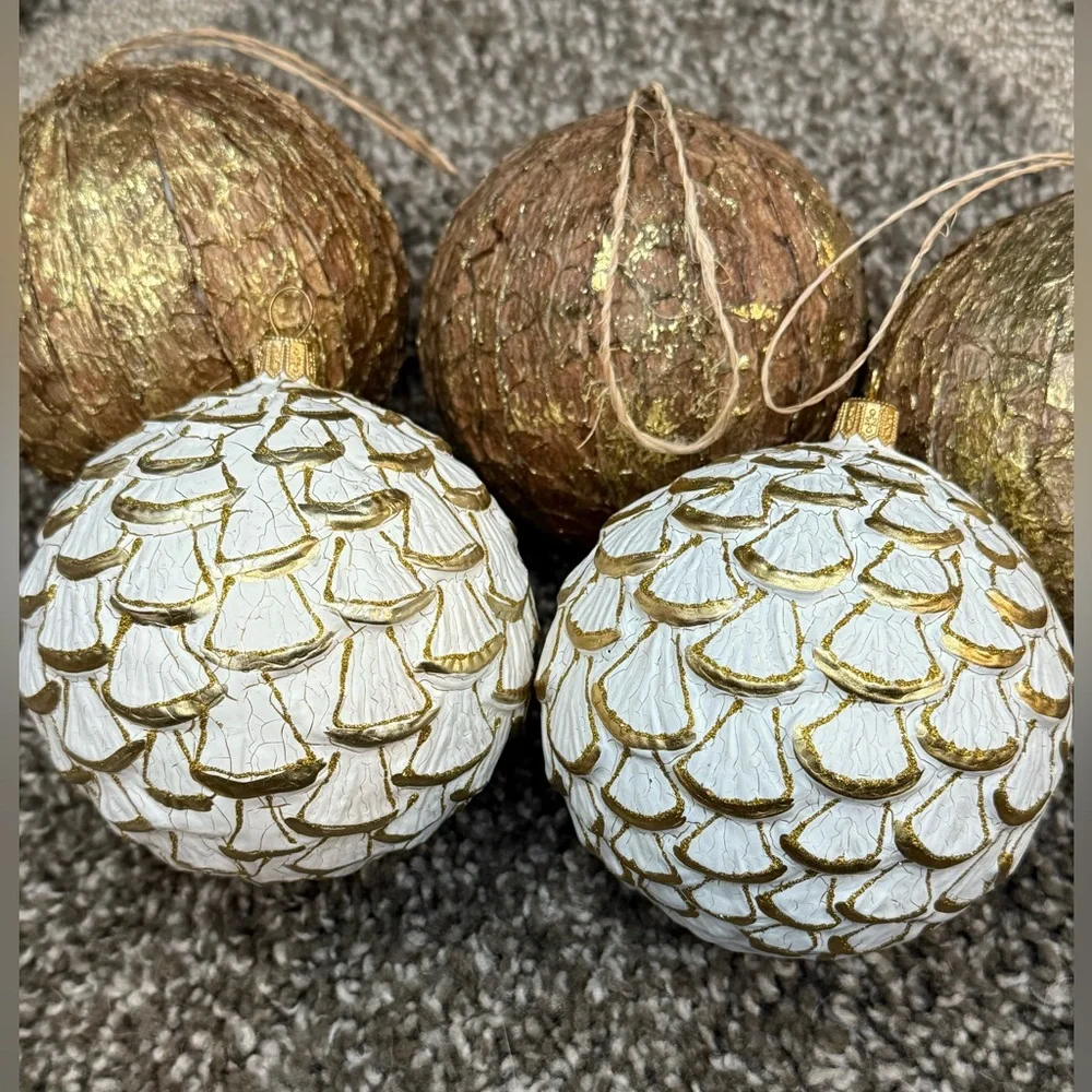 Vintage Trimsetter Style Gilded Gold Veined Christmas Ornaments 5pc